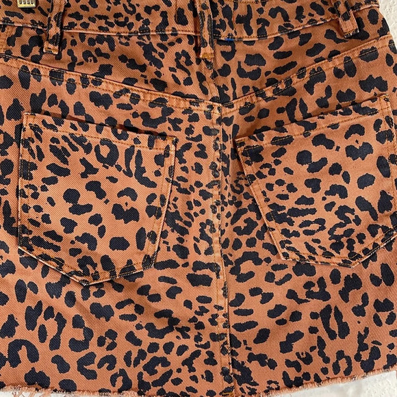 FREE PEOPLE WE THE FREE Animal Print Zip It Up Printed Mini Skirt Size 26 - Picture 6 of 13